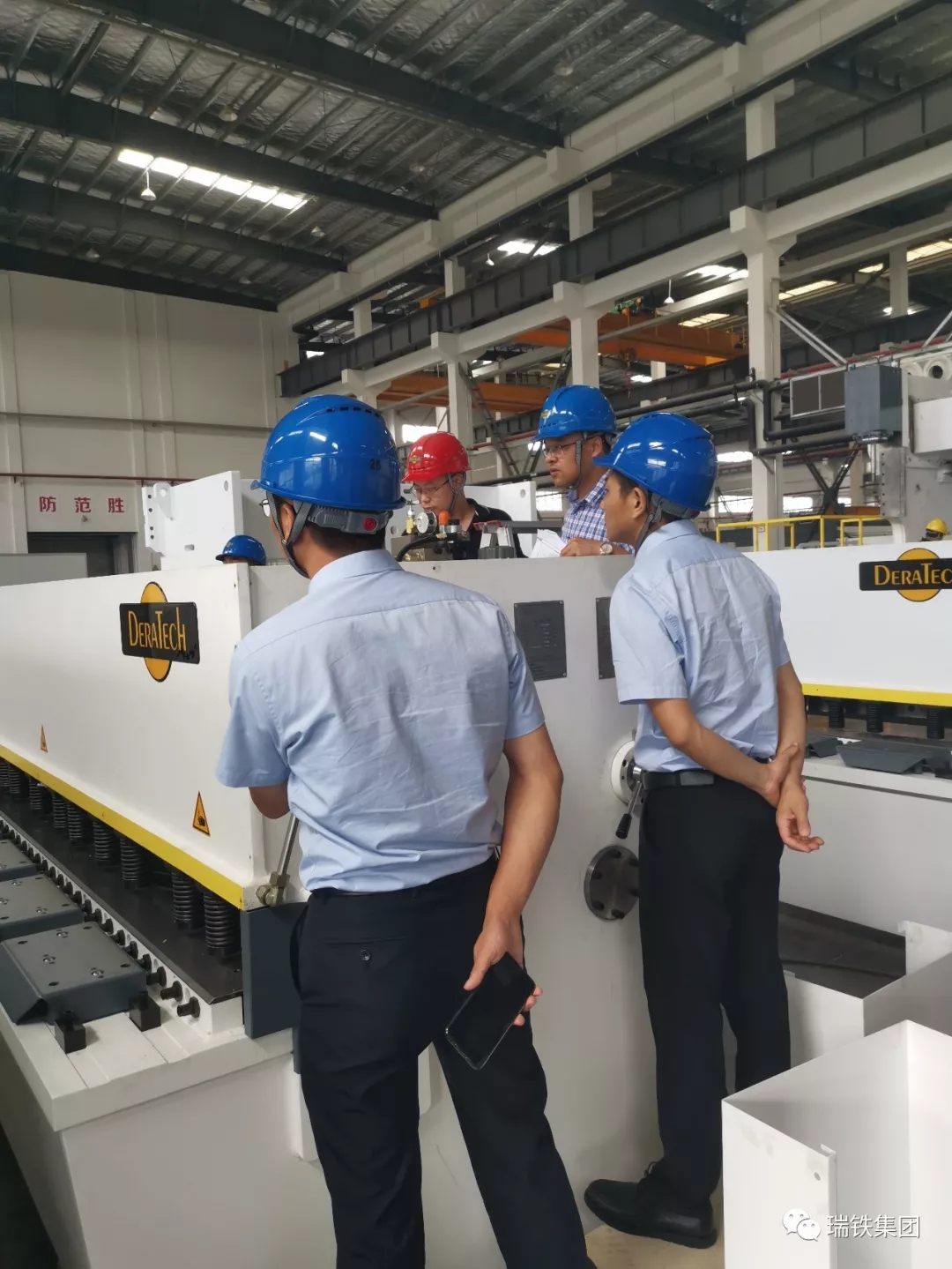 南充吉利商用車研究院到瑞鐵機(jī)床驗(yàn)機(jī)現(xiàn)場(chǎng)